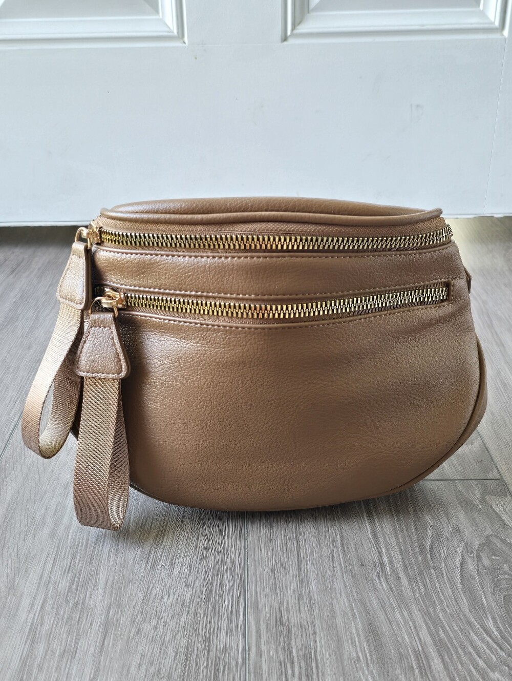 Tan Camel Oversized Clutch Sling Bag Vegan Leather Crossbody Bum Bag Gold Wide S